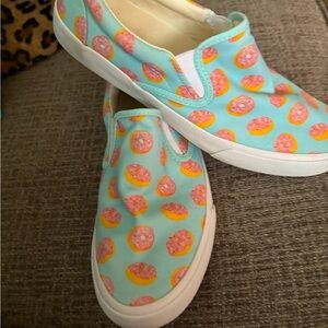 Bucketfeet slip on gym shoes with donut print. 9.5w